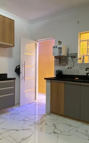 Casa à venda com 125m², 2 quartos e 2 vagas Casa à venda com 125m², 2 quartos e 2 vagasCozinha