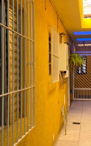 Casa à venda com 125m², 2 quartos e 2 vagas Casa à venda com 125m², 2 quartos e 2 vagasÁrea externa