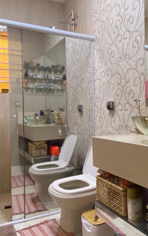 Casa à venda com 125m², 2 quartos e 2 vagas Casa à venda com 125m², 2 quartos e 2 vagasBanheiro