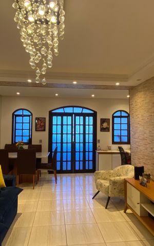 Casa à venda com 125m², 2 quartos e 2 vagas Casa à venda com 125m², 2 quartos e 2 vagasSala