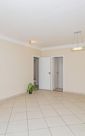 Casa à venda com 140m², 3 quartos e 2 vagas Casa à venda com 140m², 3 quartos e 2 vagasSala