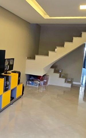 Casa à venda com 238m², 3 quartos e 5 vagasSala
