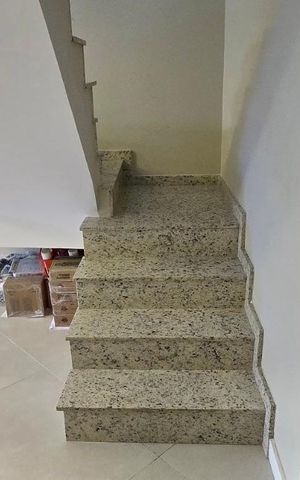 Casa à venda com 238m², 3 quartos e 5 vagasEscada