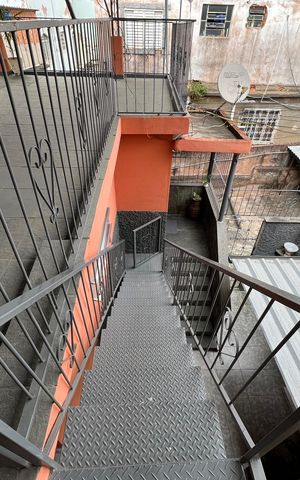 Casa para alugar com 70m², 2 quartos e sem vaga Casa para alugar com 70m², 2 quartos e sem vagaEscada para terraço