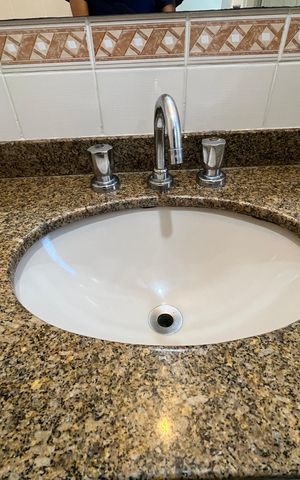Apartamento para alugar com 67m², 2 quartos e 1 vaga Apartamento para alugar com 67m², 2 quartos e 1 vagaBanheiro da Suíte 1