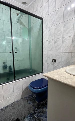 Casa à venda com 124m², 4 quartos e 1 vaga Casa à venda com 124m², 4 quartos e 1 vagaBanheiro da suíte