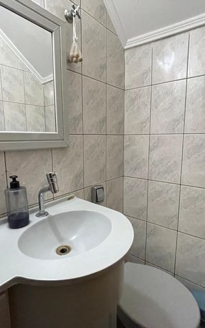 Casa à venda com 124m², 4 quartos e 1 vaga Casa à venda com 124m², 4 quartos e 1 vagaBanheiro social
