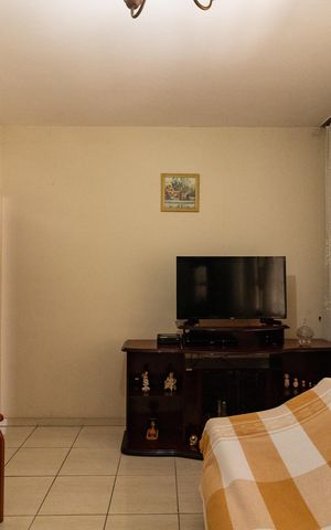 Casa à venda com 125m², 3 quartos e 2 vagas Casa à venda com 125m², 3 quartos e 2 vagasSala