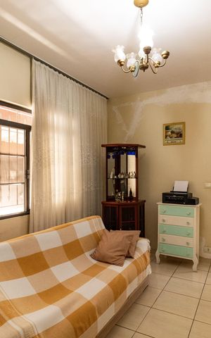 Casa à venda com 125m², 3 quartos e 2 vagas Casa à venda com 125m², 3 quartos e 2 vagasSala