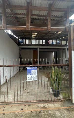 Casa à venda com 185m², 3 quartos e 4 vagas Casa à venda com 185m², 3 quartos e 4 vagasFachada