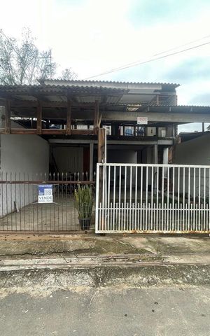 Casa à venda com 185m², 3 quartos e 4 vagas Casa à venda com 185m², 3 quartos e 4 vagasFachada
