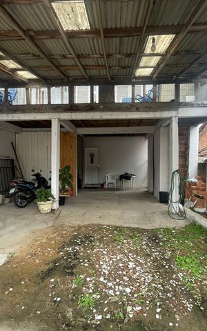 Casa à venda com 185m², 3 quartos e 4 vagas Casa à venda com 185m², 3 quartos e 4 vagasÁrea externa