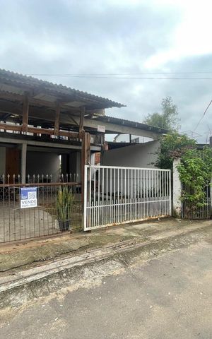 Casa à venda com 185m², 3 quartos e 4 vagas Casa à venda com 185m², 3 quartos e 4 vagasFachada