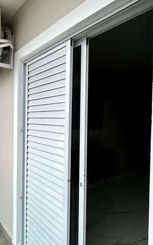Casa à venda com 140m², 3 quartos e 2 vagasSacada do quarto 1
