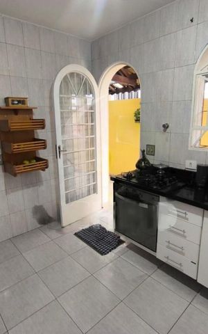 Casa à venda com 170m², 3 quartos e 2 vagas