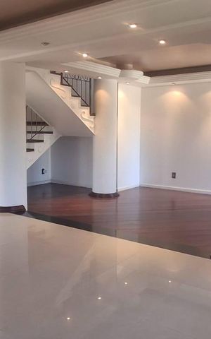 Casa de condomínio para alugar com 224m², 5 quartos e 5 vagas Casa de condomínio para alugar com 224m², 5 quartos e 5 vagasSala