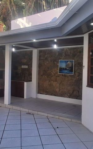 Casa de condomínio para alugar com 224m², 5 quartos e 5 vagas Casa de condomínio para alugar com 224m², 5 quartos e 5 vagasÁrea externa