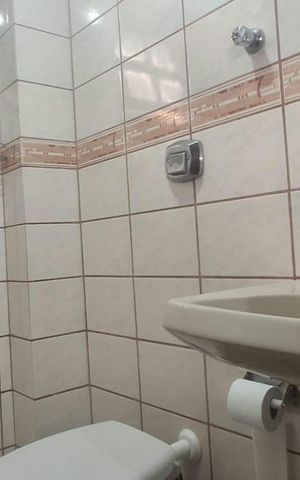 Casa de condomínio para alugar com 224m², 5 quartos e 5 vagas Casa de condomínio para alugar com 224m², 5 quartos e 5 vagasBanheiro de serviço