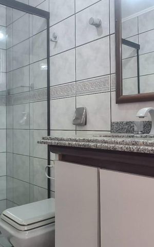 Casa de condomínio para alugar com 224m², 5 quartos e 5 vagas Casa de condomínio para alugar com 224m², 5 quartos e 5 vagasBanheiro da suíte