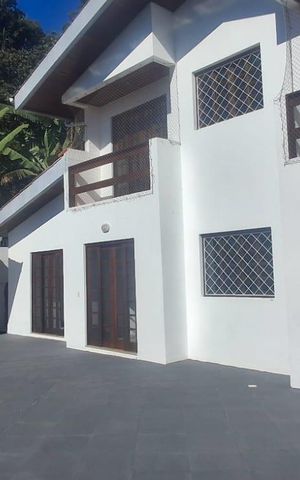 Casa de condomínio para alugar com 224m², 5 quartos e 5 vagas Casa de condomínio para alugar com 224m², 5 quartos e 5 vagasÁrea externa