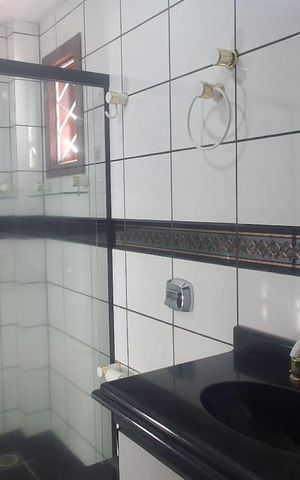 Casa de condomínio para alugar com 224m², 5 quartos e 5 vagas Casa de condomínio para alugar com 224m², 5 quartos e 5 vagasBanheiro da suíte 3
