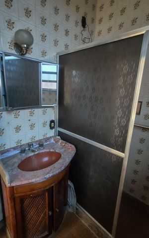 Casa à venda com 350m², 5 quartos e 6 vagas Casa à venda com 350m², 5 quartos e 6 vagasBanheiro de serviço