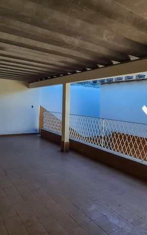 Casa à venda com 350m², 5 quartos e 6 vagas Casa à venda com 350m², 5 quartos e 6 vagasTerraço
