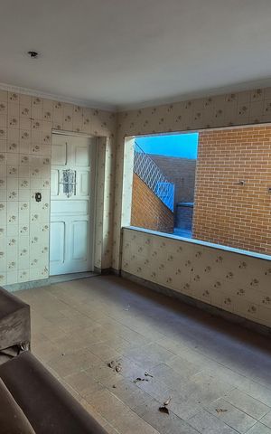 Casa à venda com 350m², 5 quartos e 6 vagas Casa à venda com 350m², 5 quartos e 6 vagasÁrea de Serviço acesso ao quarto 4 e banheiro externo