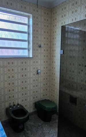 Casa à venda com 350m², 5 quartos e 6 vagas Casa à venda com 350m², 5 quartos e 6 vagasBanheiro Social