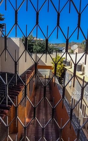 Casa à venda com 350m², 5 quartos e 6 vagas Casa à venda com 350m², 5 quartos e 6 vagasVista da Edícula