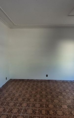 Casa à venda com 350m², 5 quartos e 6 vagas Casa à venda com 350m², 5 quartos e 6 vagasSala