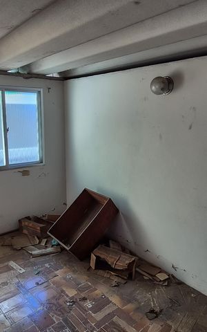 Casa à venda com 350m², 5 quartos e 6 vagas Casa à venda com 350m², 5 quartos e 6 vagasÁrea comum