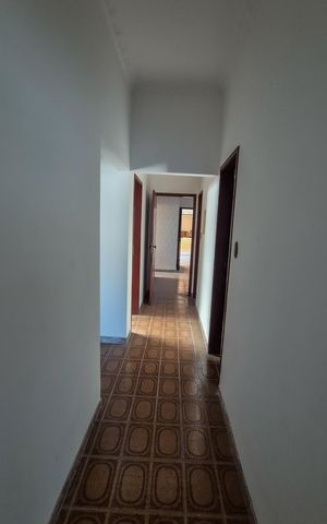 Casa à venda com 350m², 5 quartos e 6 vagas Casa à venda com 350m², 5 quartos e 6 vagasCorredor
