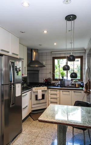 Apartamento à venda com 110m², 3 quartos e 2 vagasCozinha