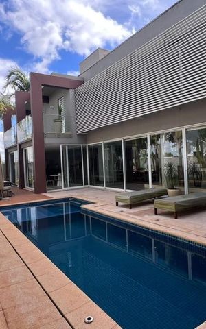 Casa de condomínio para alugar com 435m², 4 quartos e 4 vagas Casa de condomínio para alugar com 435m², 4 quartos e 4 vagasÁrea comum