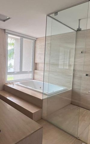 Casa de condomínio para alugar com 435m², 4 quartos e 4 vagas Casa de condomínio para alugar com 435m², 4 quartos e 4 vagasBanheiro da Suíte 2
