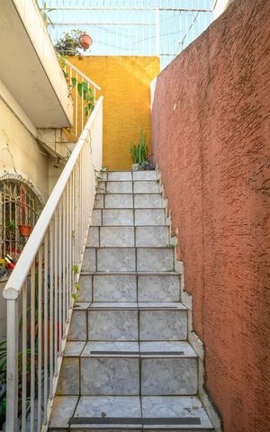 Casa à venda com 204m², 3 quartos e 3 vagasEscada para Area de Serviço e Espaço Gourmet