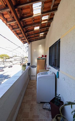 Casa à venda com 234m², 3 quartos e 3 vagas Casa à venda com 234m², 3 quartos e 3 vagasCasa 1 - Área de Serviço