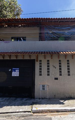 Casa à venda com 234m², 3 quartos e 3 vagas Casa à venda com 234m², 3 quartos e 3 vagasFachada+Placa