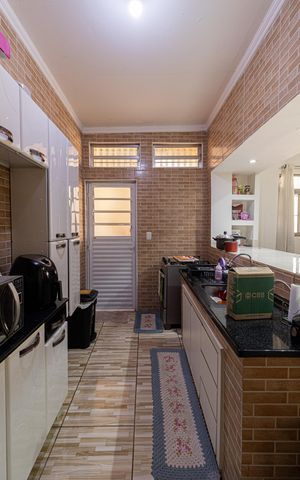 Casa à venda com 234m², 3 quartos e 3 vagas Casa à venda com 234m², 3 quartos e 3 vagasCasa 2 - Sala e Cozinha