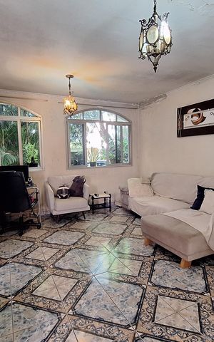 Casa para alugar com 460m², 3 quartos e 4 vagas Casa para alugar com 460m², 3 quartos e 4 vagasSala