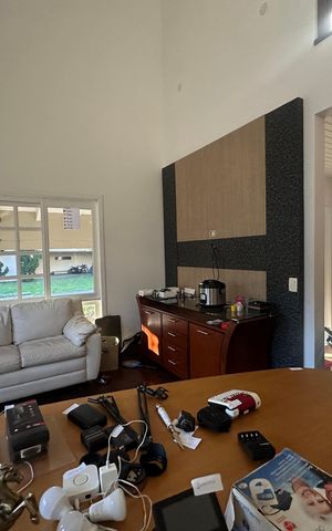 Casa de condomínio para alugar com 500m², 4 quartos e 4 vagas Casa de condomínio para alugar com 500m², 4 quartos e 4 vagasSala