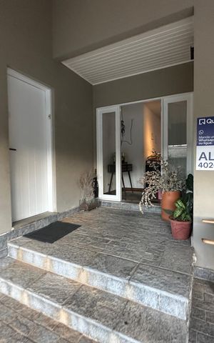 Casa de condomínio para alugar com 500m², 4 quartos e 4 vagas Casa de condomínio para alugar com 500m², 4 quartos e 4 vagasFachada