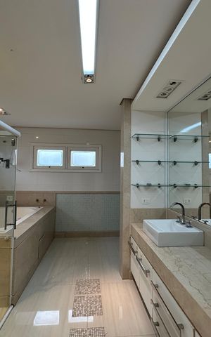 Apartamento para alugar com 500m², 4 quartos e 4 vagas Apartamento para alugar com 500m², 4 quartos e 4 vagasBanheiro da Suíte 2