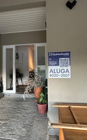 Casa de condomínio para alugar com 500m², 4 quartos e 4 vagas Casa de condomínio para alugar com 500m², 4 quartos e 4 vagasFachada