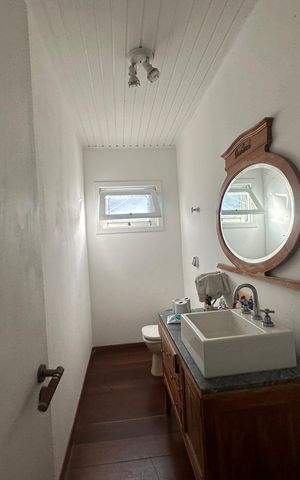 Casa de condomínio para alugar com 500m², 4 quartos e 4 vagas Casa de condomínio para alugar com 500m², 4 quartos e 4 vagasLavabo