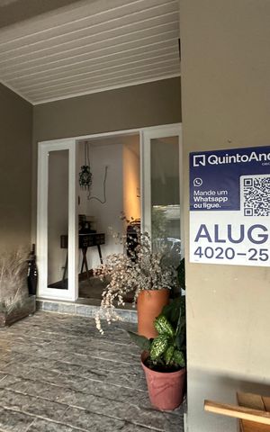 Casa de condomínio para alugar com 500m², 4 quartos e 4 vagas Casa de condomínio para alugar com 500m², 4 quartos e 4 vagasFachada
