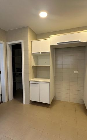 Apartamento para alugar com 500m², 4 quartos e 4 vagas Apartamento para alugar com 500m², 4 quartos e 4 vagasCozinha
