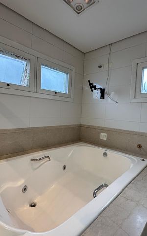 Apartamento para alugar com 500m², 4 quartos e 4 vagas Apartamento para alugar com 500m², 4 quartos e 4 vagasBanheiro da Suíte 2