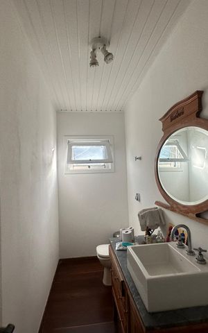 Casa de condomínio para alugar com 500m², 4 quartos e 4 vagas Casa de condomínio para alugar com 500m², 4 quartos e 4 vagasLavabo
